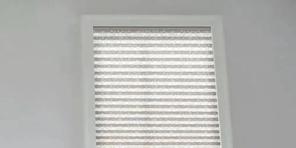 Фото шторы плиссе с электроприводом  в офис