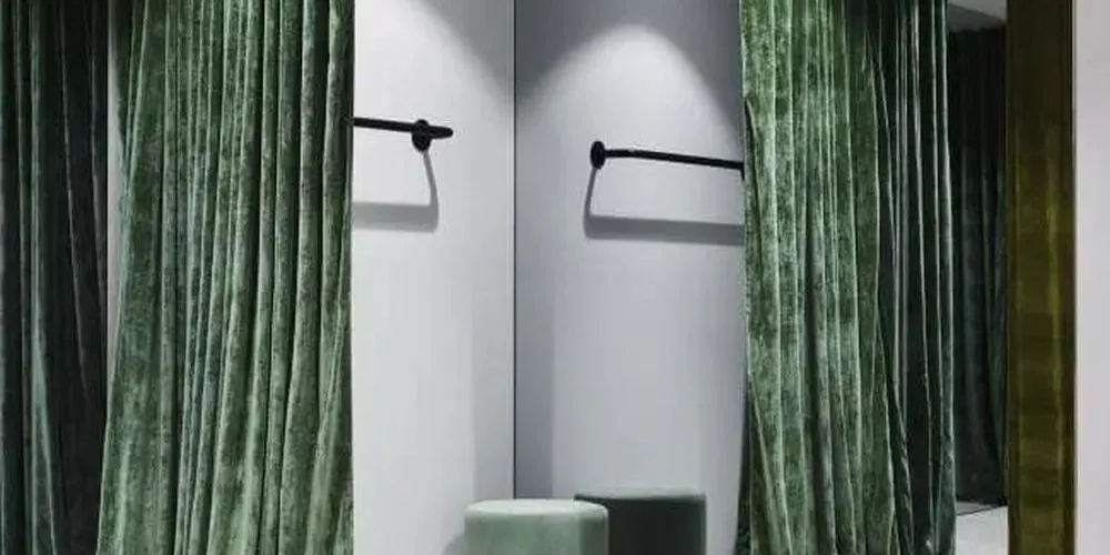 Фото электрокарнизы для штор  в ванную комнату