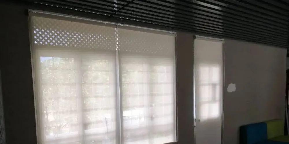 Фото моторизованные рулонные шторы  дизайн